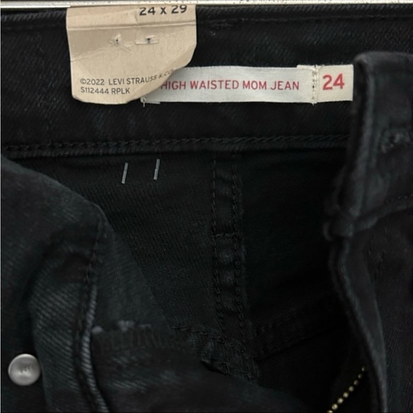 🍂SALE NWT Levi Black High Waisted Mom Jeans size 24 - Picture 3 of 5